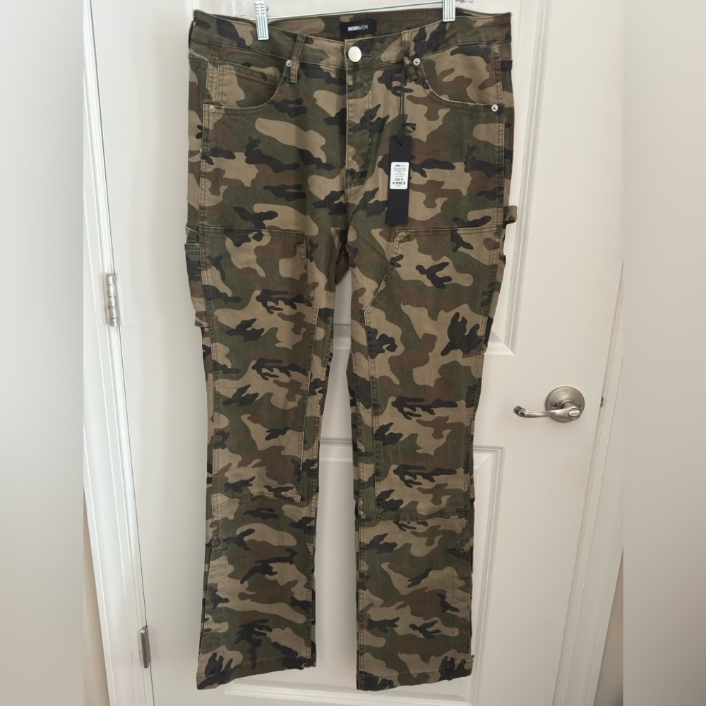 NWT Camouflage Cargo Pants Men’s Size 36